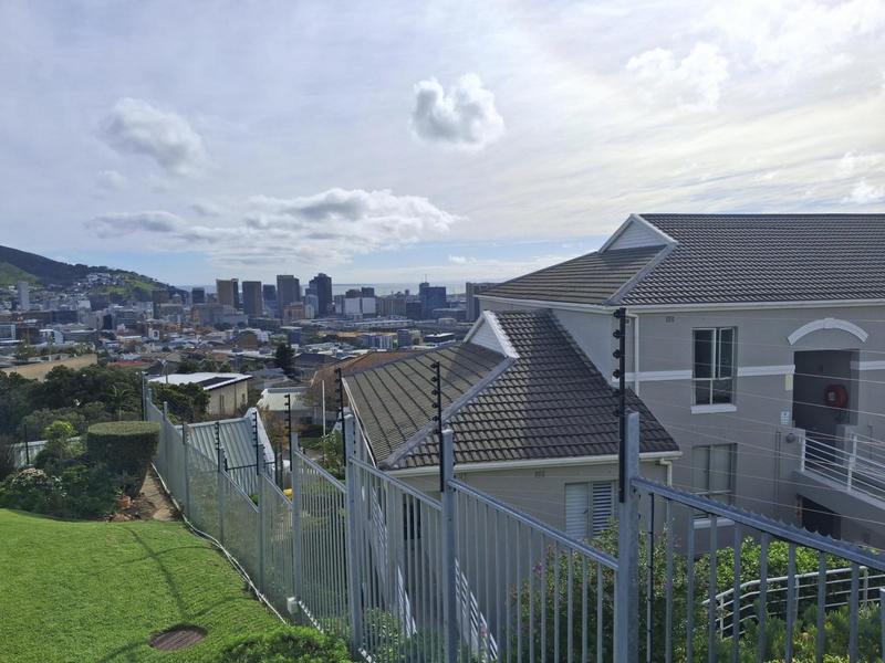 To Let 2 Bedroom Property for Rent in Vredehoek Western Cape